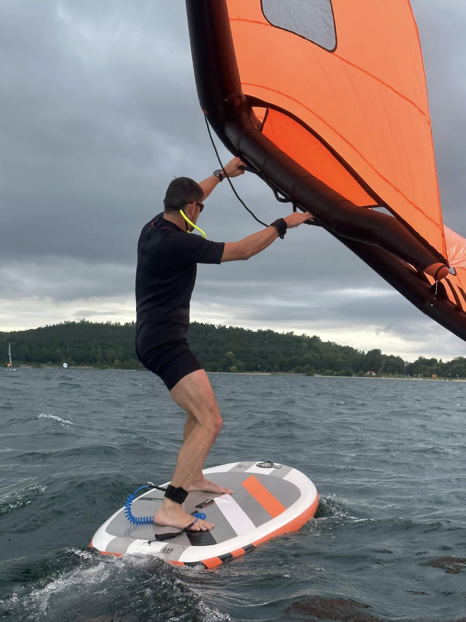 wingfoiling kurz berzdorfer see 1 vycerpane
